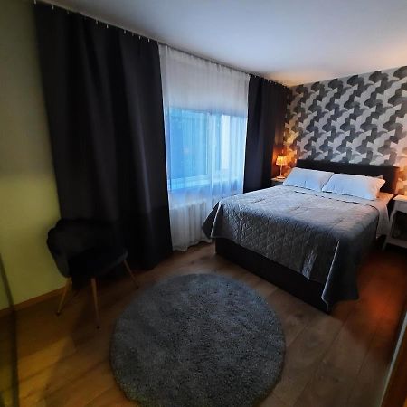 Centrum Bridge Apartment Pärnu Esterno foto